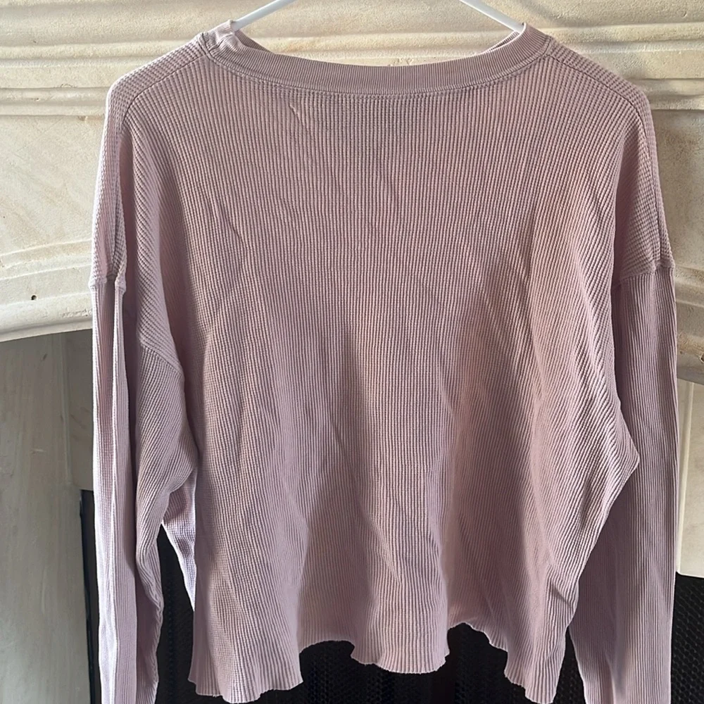 Brandy Melville long sleeve tee - Picture 4 of 9